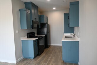 311 Dorel Dr in Laredo, TX - Foto de edificio - Building Photo