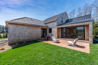 3375 Indian Neck Ln in Peconic, NY - Building Photo - Building Photo
