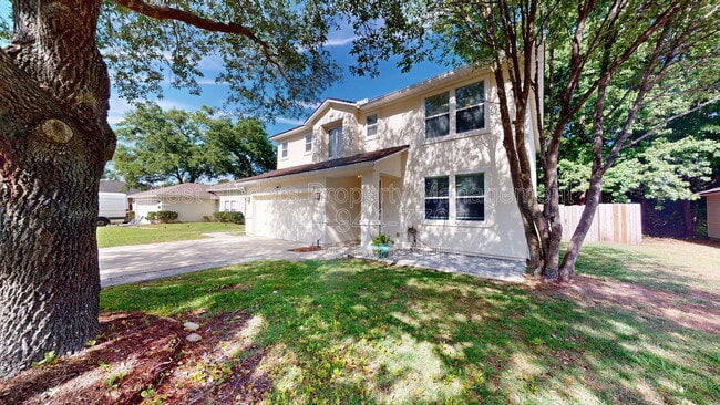 1063 Collinswood Dr W in Jacksonville, FL - Foto de edificio - Building Photo