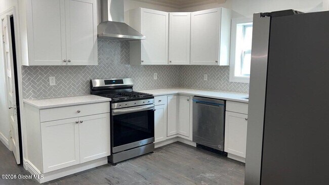 939 Dean St in Schenectady, NY - Building Photo - Building Photo