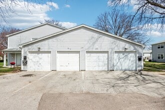 1395 S Glen Cir in Aurora, IL - Building Photo - Building Photo