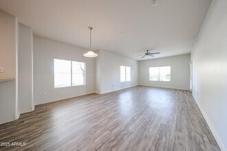 5350 E Deer Valley Dr in Phoenix, AZ - Building Photo - Building Photo