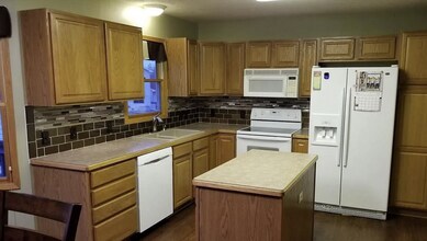 7710 S 33rd St in Lincoln, NE - Building Photo - Building Photo