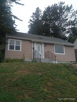 4119 Woodland Ave in Duluth, MN - Building Photo