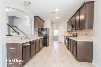 8015 N Tarrytown Crossing Dr in Conroe, TX - Foto de edificio - Building Photo