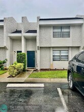 2617 N 40th Ave in Hollywood, FL - Building Photo - Building Photo