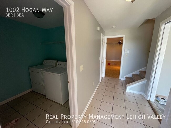 1002 Hogan Way in Northampton, PA - Building Photo - Building Photo