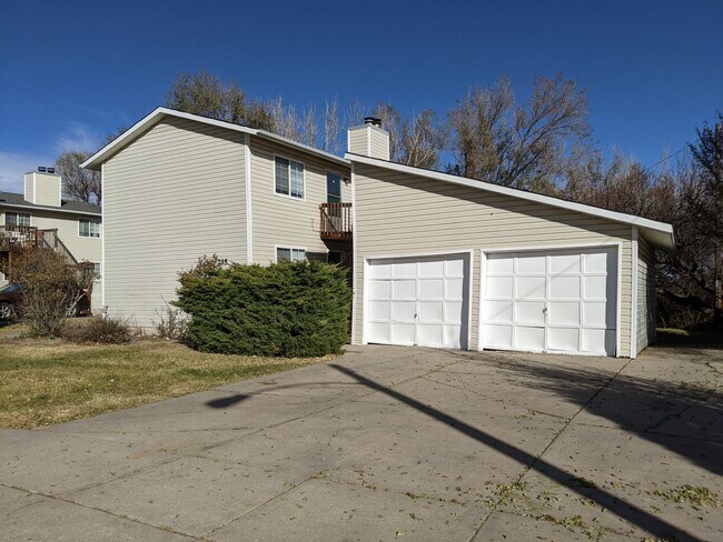 property at 735 Manitou Blvd