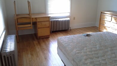 931 E State St in Ithaca, NY - Foto de edificio - Building Photo