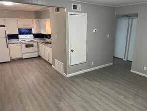 1209 Vance St in Taylor, TX - Building Photo - Building Photo