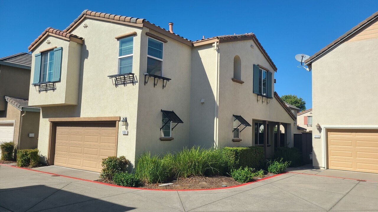 1105 Impressionist Loop in Roseville, CA - Building Photo