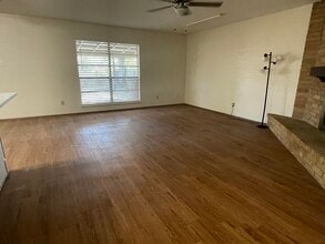 7206 Nutmeg Ln in Dallas, TX - Foto de edificio - Building Photo