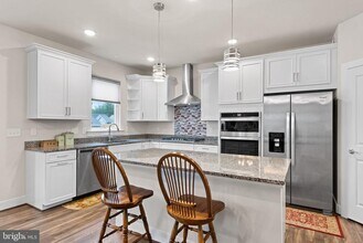 1995 Silver Sycamore Ln in Dumfries, VA - Building Photo - Building Photo