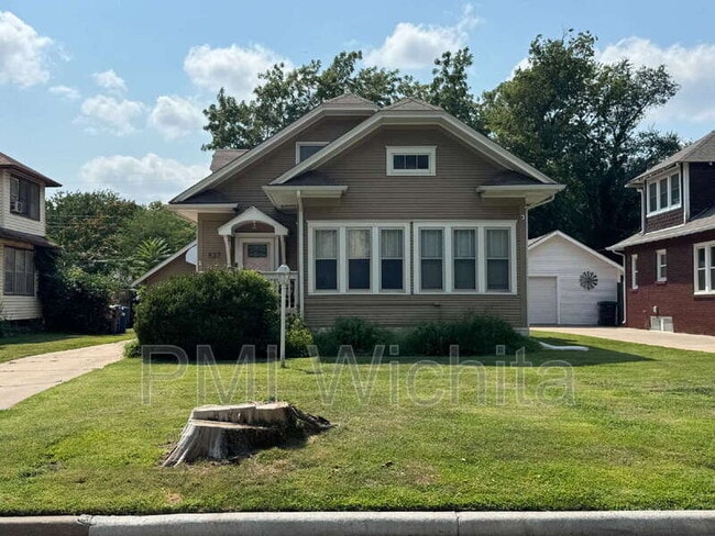 537 N Crestway St in Wichita, KS - Building Photo - Building Photo