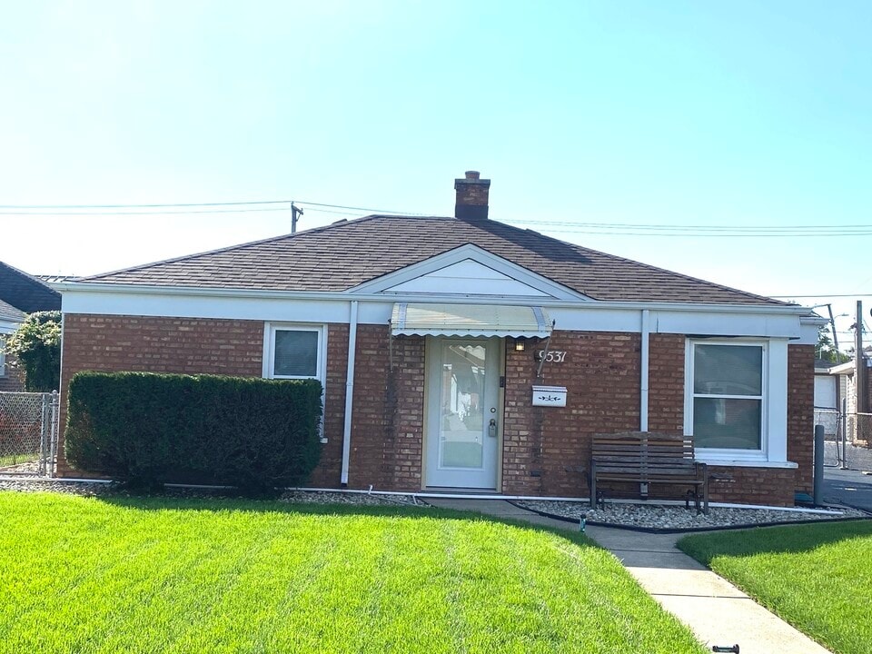 9531 Nerbonne Ave in Franklin Park, IL - Building Photo