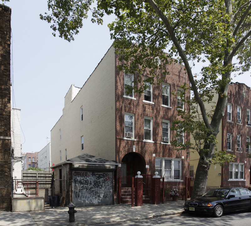 2015 70th St in Brooklyn, NY - Building Photo