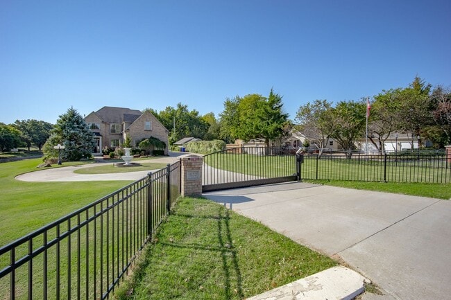 property at 1032 W Lindsey St