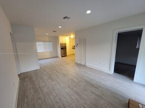 6515 NW 1st Pl in Miami, FL - Foto de edificio - Building Photo