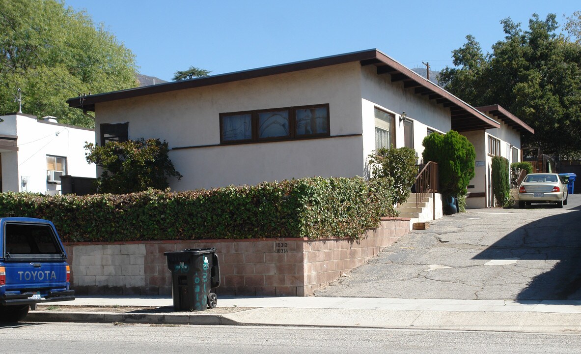 10312 Plainview Ave in Tujunga, CA - Building Photo