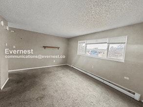 1075 Magnolia St, Unit 1 in Colorado Springs, CO - Foto de edificio - Building Photo