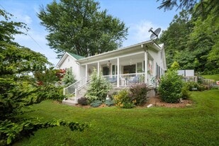 456 Ena St in Damascus, VA - Building Photo