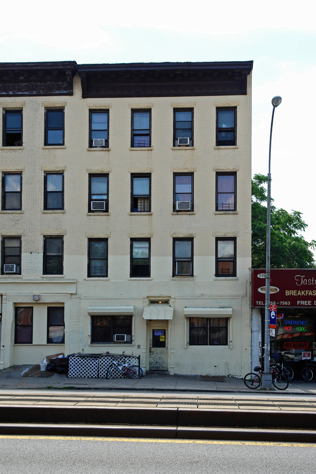 773 4th Ave in Brooklyn, NY - Foto de edificio - Building Photo