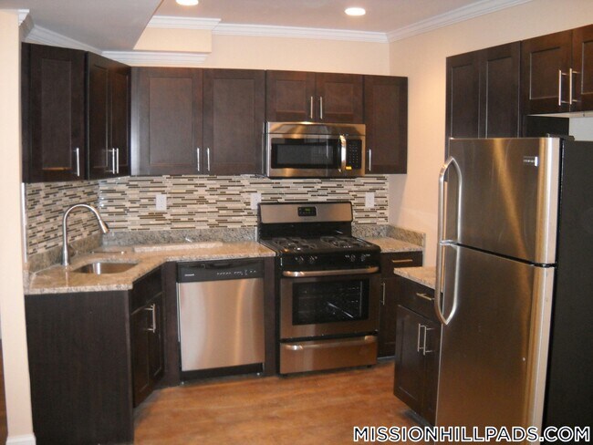 2975 Washington St in Boston, MA - Foto de edificio - Building Photo