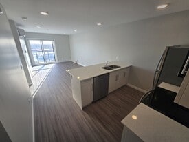 420 Chrislind St in Winnipeg, MB - Building Photo