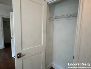 1200 Massachusetts Ave, Unit 212 in Cambridge, MA - Foto de edificio - Building Photo