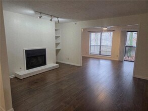 2105 Cumberland Ct SE in Smyrna, GA - Building Photo - Building Photo