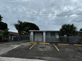 518 Avenue I in Riviera Beach, FL - Building Photo