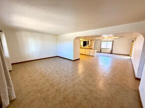 1746 Gates Ave in Kingman, AZ - Building Photo - Building Photo