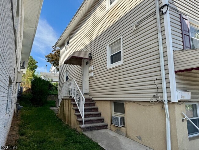 687 Midland Ave in Garfield, NJ - Building Photo - Building Photo