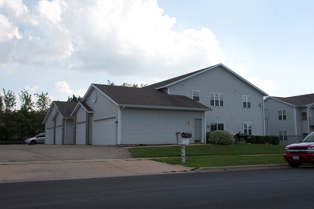 851-859 St. Albert the Great Dr in Sun Prairie, WI - Building Photo