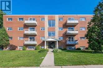 10-310 Glenbrook Dr in Guelph, ON - Building Photo - Building Photo