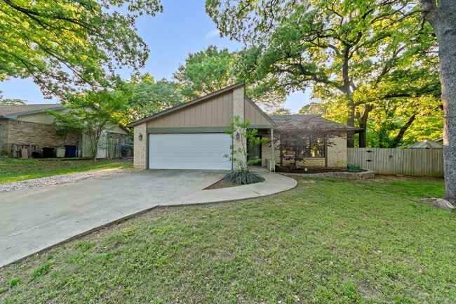 property at 121 Lake Vista W