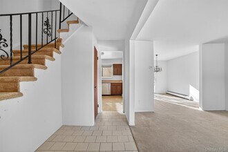 126 Coachlight Square in Montrose, NY - Building Photo - Building Photo