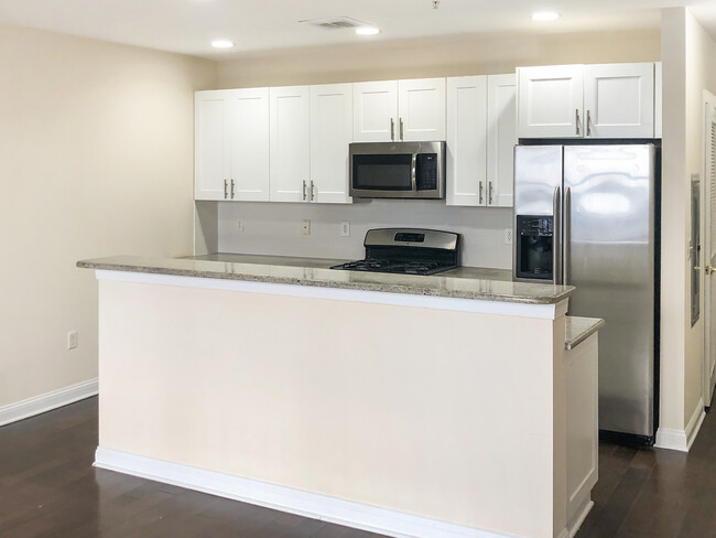 319 Grant Ave in Jersey City, NJ - Building Photo - Building Photo