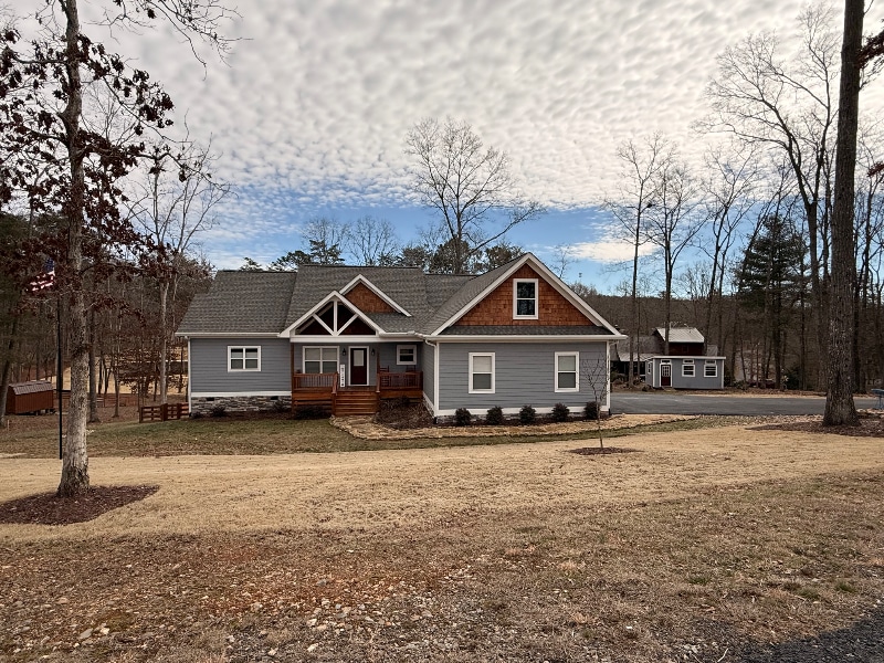 445 Farmer Cir in Mineral Bluff, GA - Foto de edificio