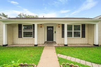 5527 Wigton Dr in Houston, TX - Building Photo - Building Photo