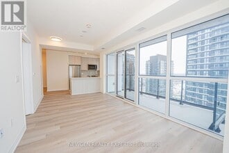 15 Watergarden Dr in Mississauga, ON - Building Photo - Building Photo