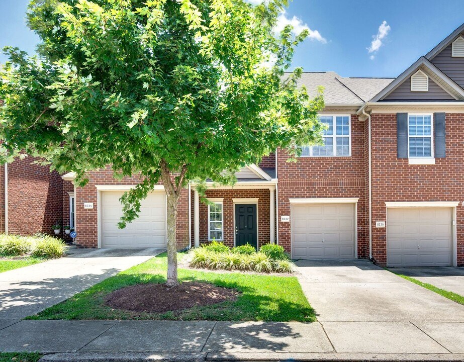 8232 Rossi Rd in Brentwood, TN - Building Photo