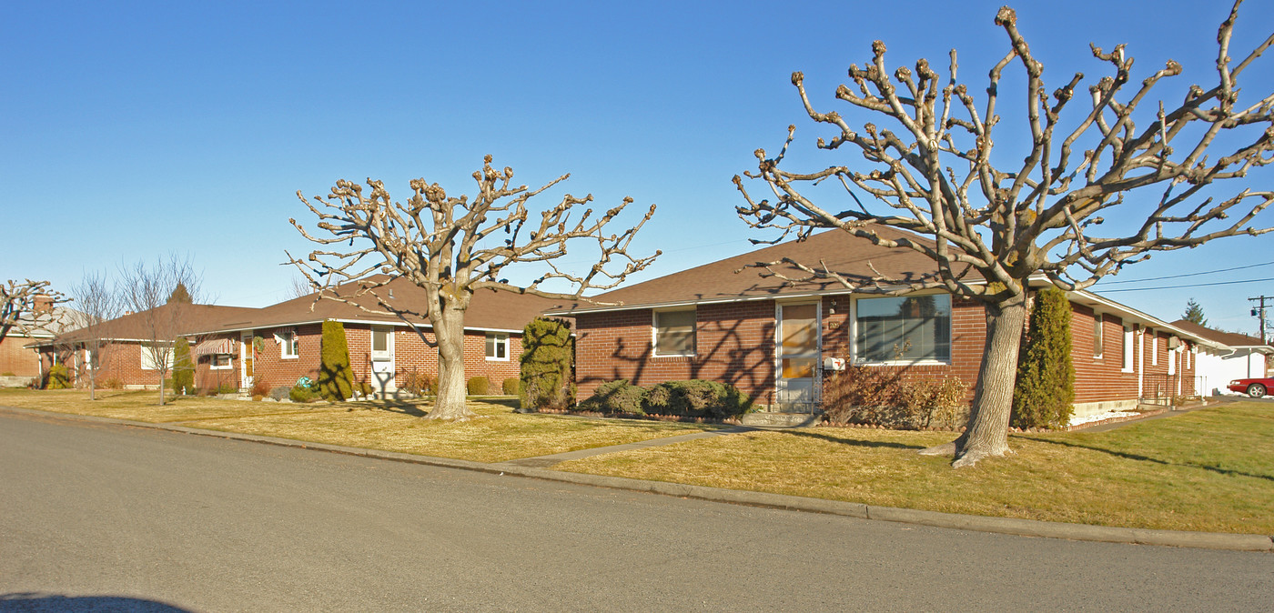 215 N 42nd Ave in Yakima, WA - Building Photo