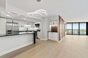 1000 Quayside Terrace, Unit 1909 in Miami, FL - Building Photo