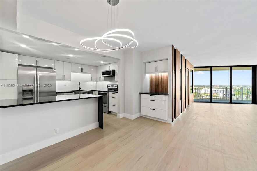 1000 Quayside Terrace, Unit 1909 in Miami, FL - Building Photo