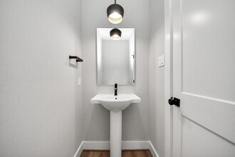 5806 Francis Oak Ln in Houston, TX - Building Photo - Building Photo