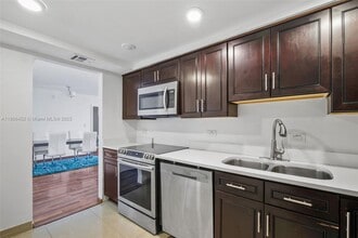20515 E Country Club Dr in Aventura, FL - Building Photo - Building Photo