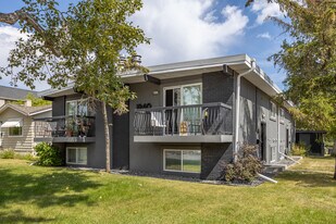 1940 35 St SW in Calgary, AB - Building Photo