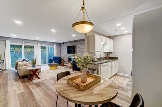 801 Delta Ave in Cincinnati, OH - Building Photo - Building Photo