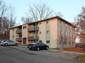 400 E River St Apartments